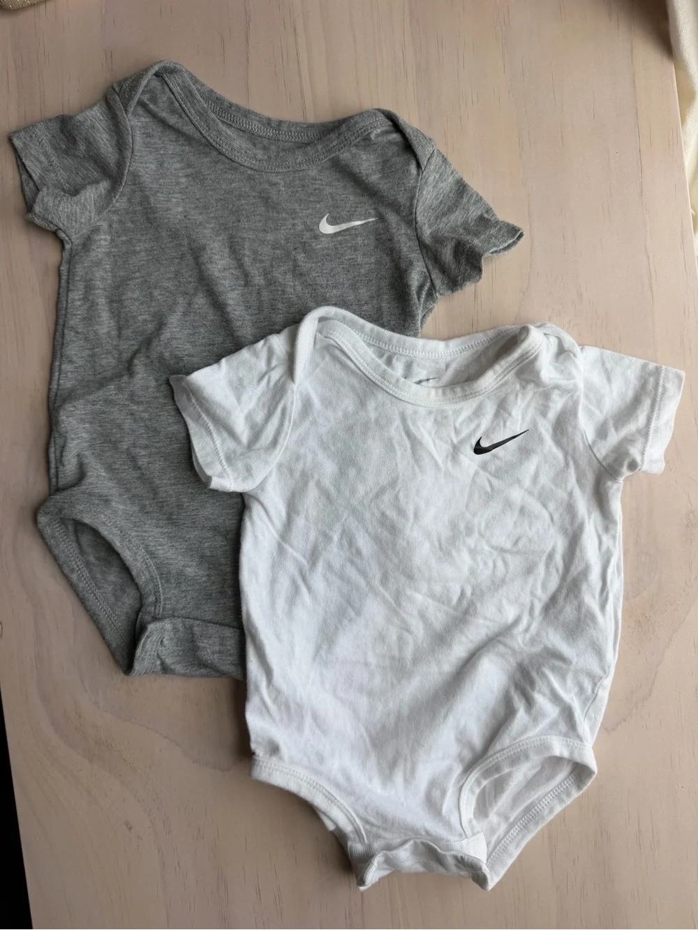 Nike Infant Bodysuit Set – White with Gray Logo